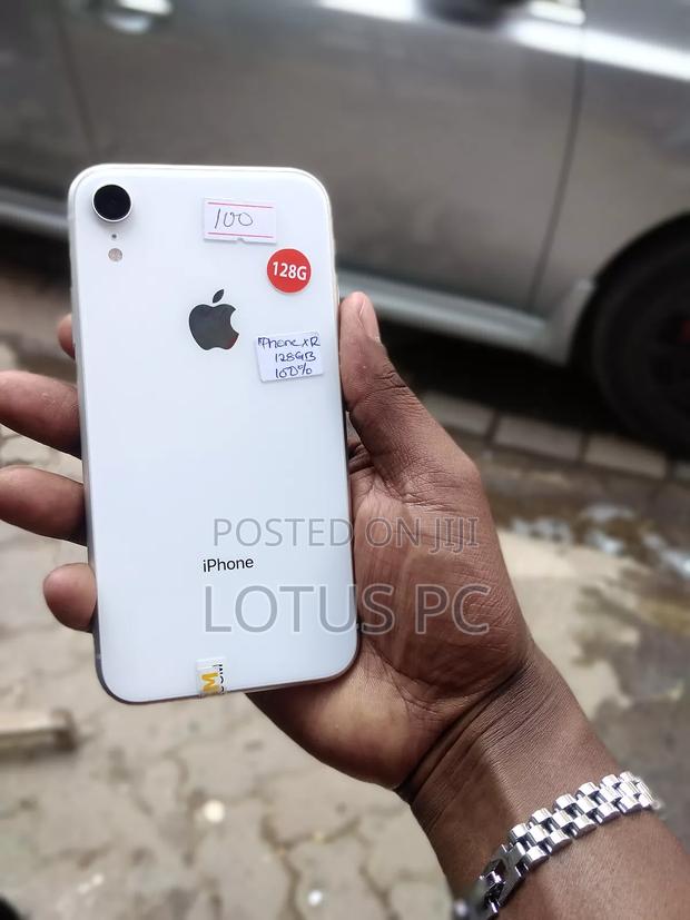 Apple iPhone XR 128 GB White - main view