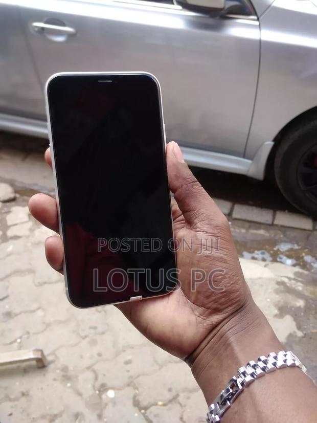 Apple iPhone XR 128 GB White - thumbnail 3