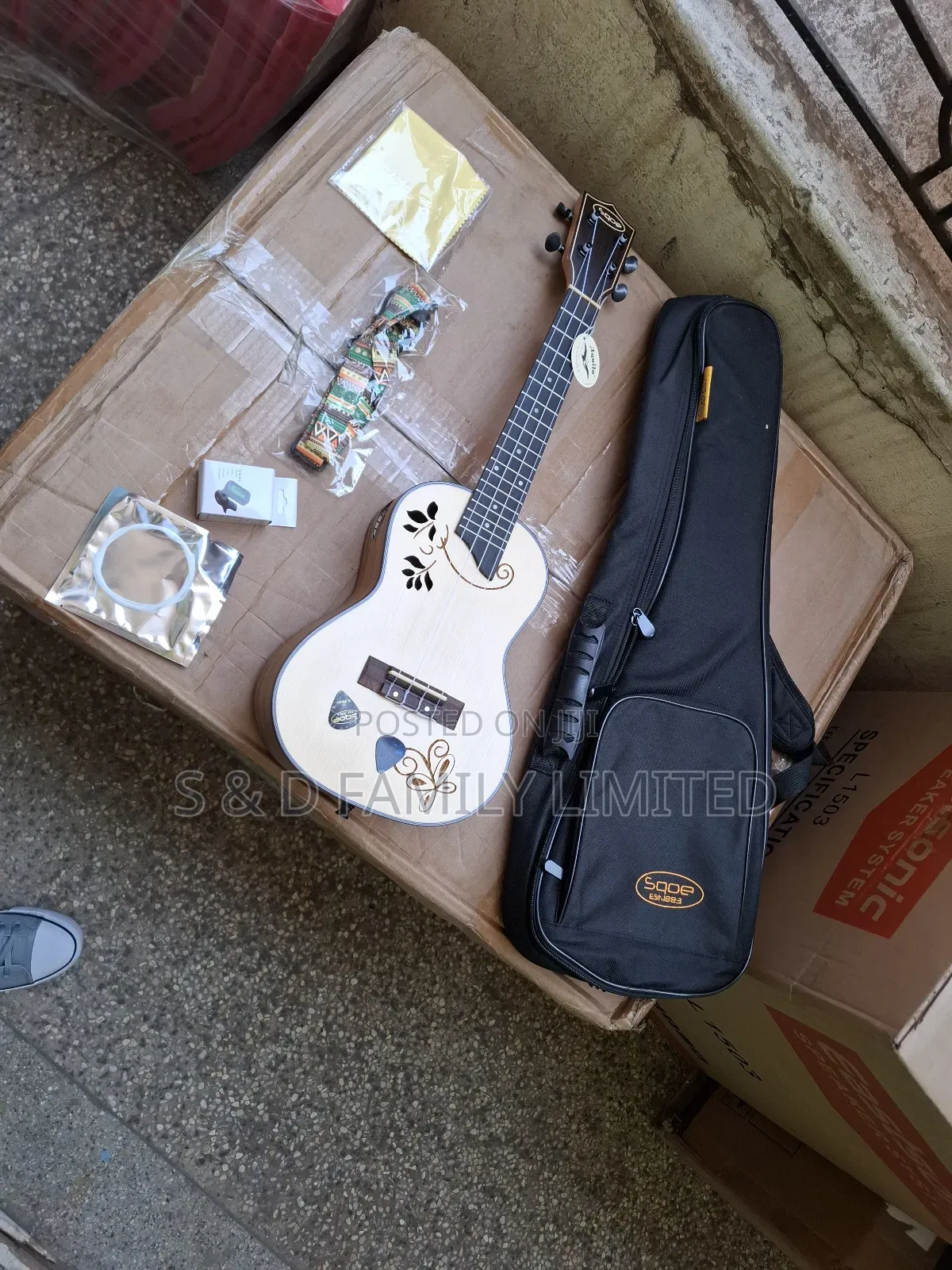 Sqoe Ukulele 24" Concert Size Fullset
