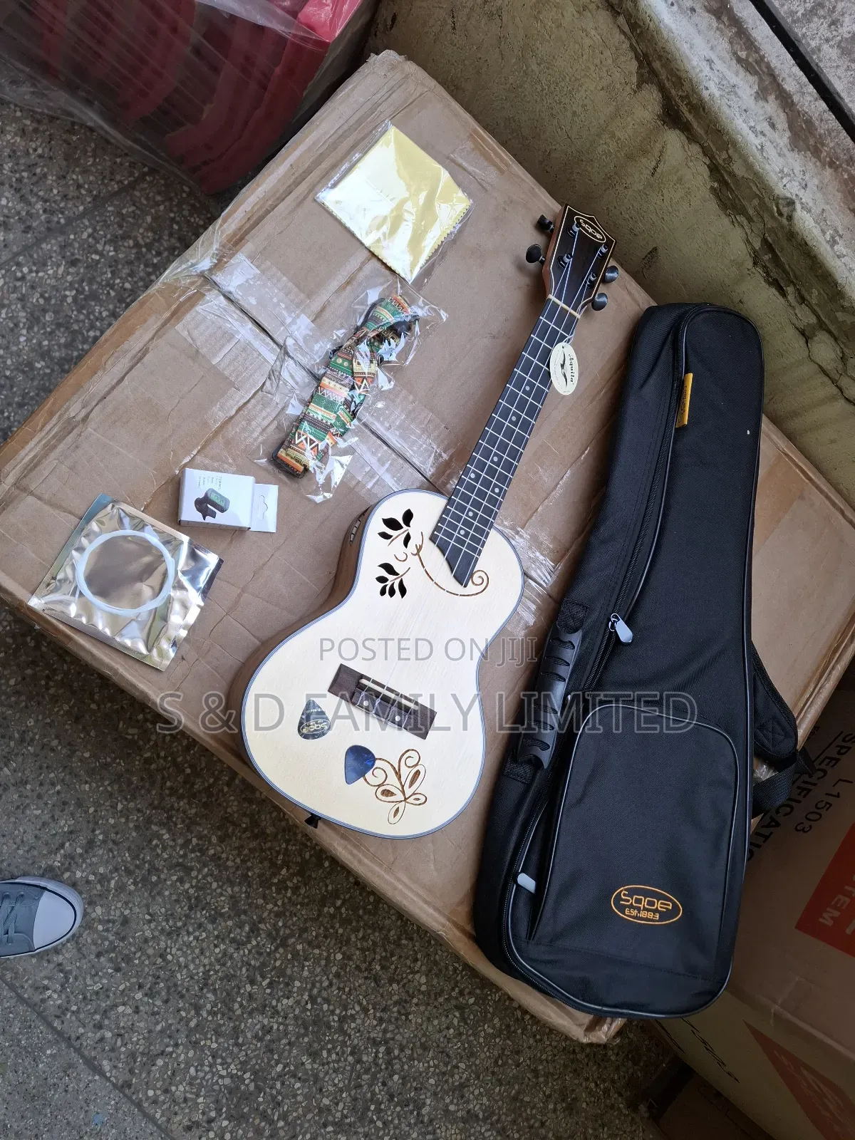 Sqoe Ukulele 24" Concert Size Fullset
