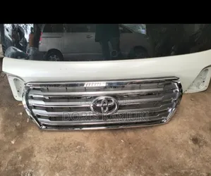 V8 200 Series Front Grille