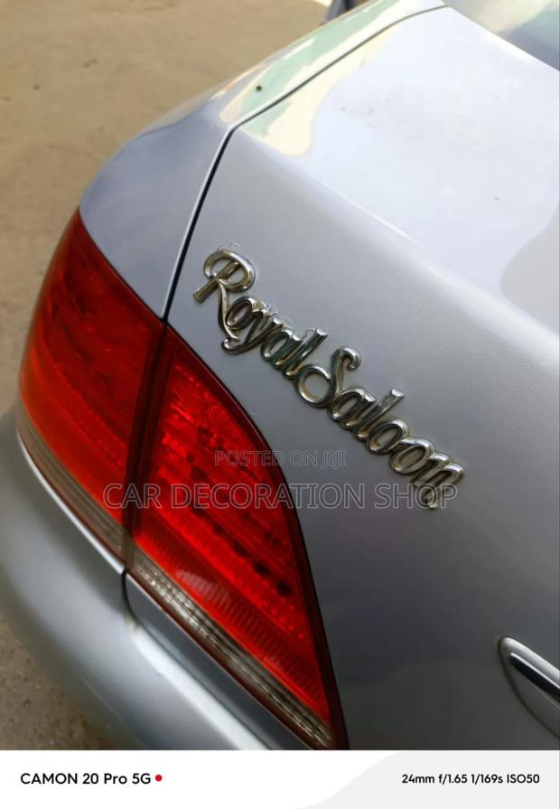 Royal Saloon Chrome Letter Badge - main view