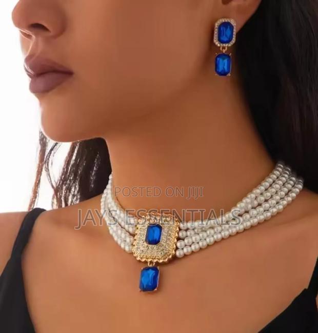 Pearl Necklace and Earrings Set - thumbnail 4