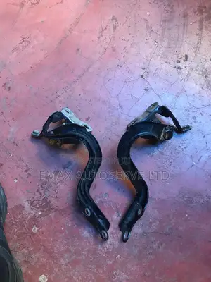 Bonnet Hinges Voxy 2016/2017