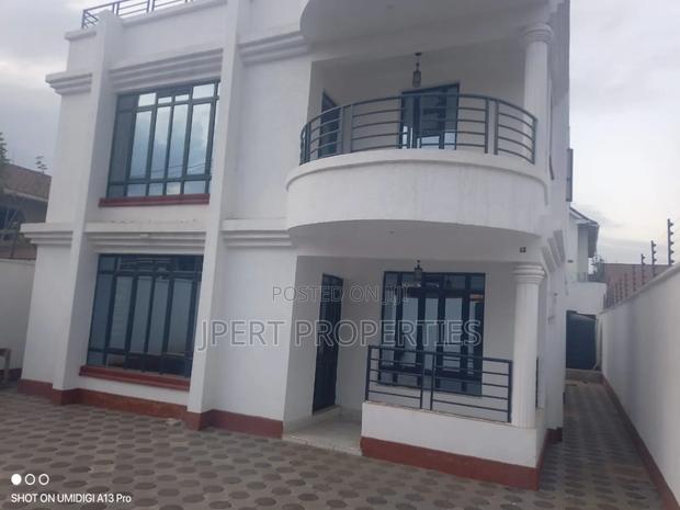 5bdrm Maisonette in Membely, Membley Estate for sale