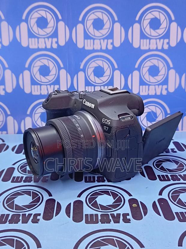 Canon Eos R7 Mirrorless With Lens - main view