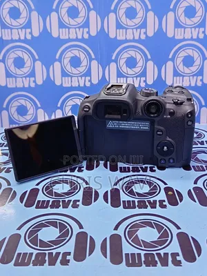Canon Eos R7 Mirrorless With Lens