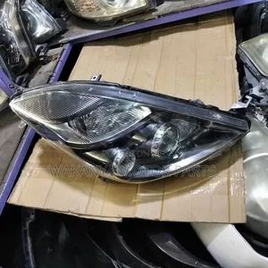 Toyota Isis 2008/2010 Zenon Shiny Reflector Headlight,