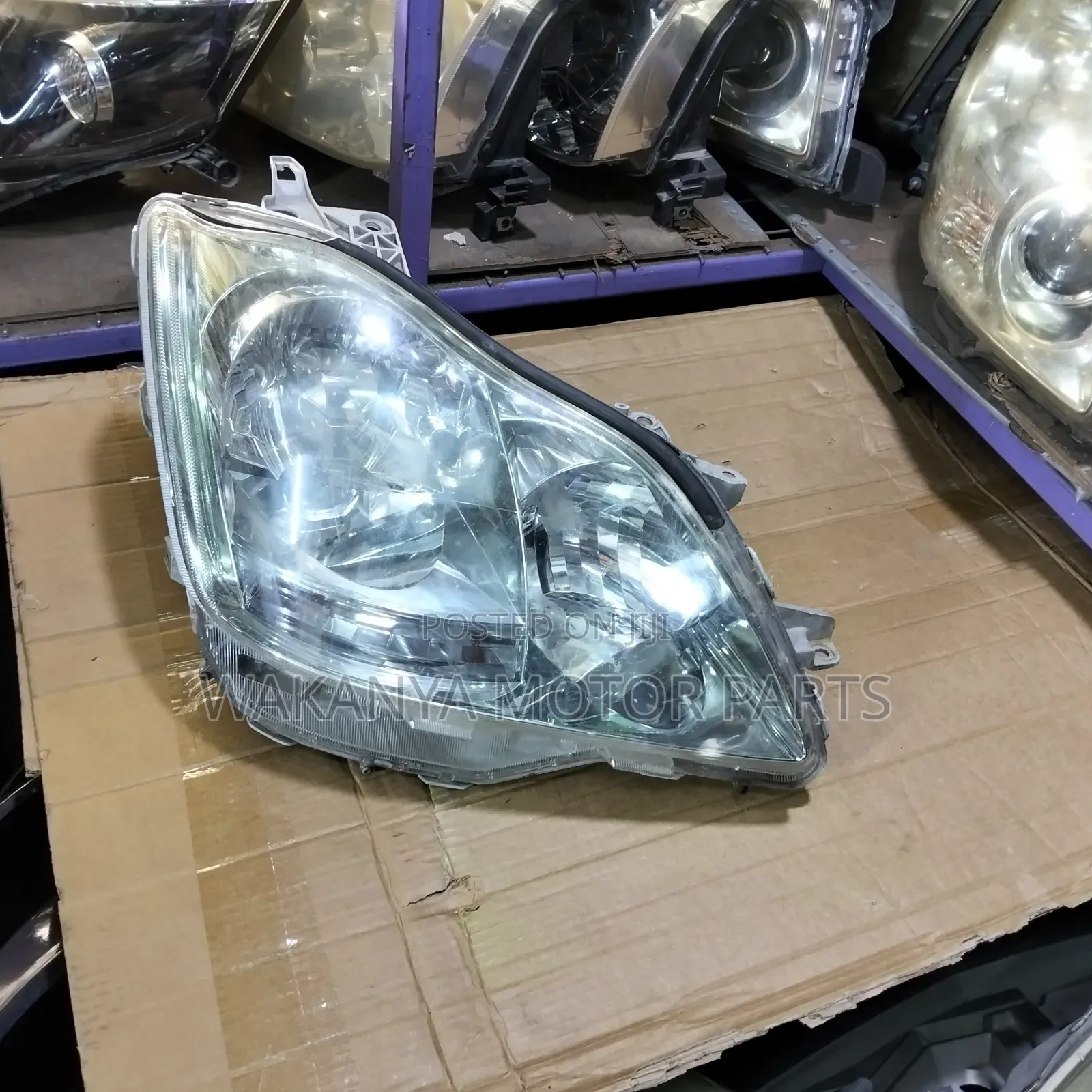 Toyota Crown Xenon Headlight, Model 2002. Clean Ex Japan