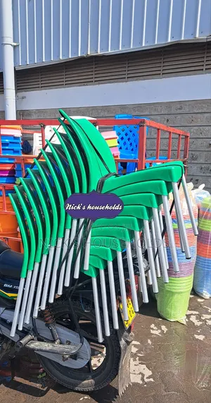 Green Plastic Chairs With Strong Metal Legs