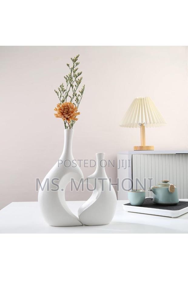 White Large Hollow Heart Vase Resin Now Available * - main view