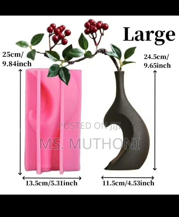 White Large Hollow Heart Vase Resin Now Available * - thumbnail 3