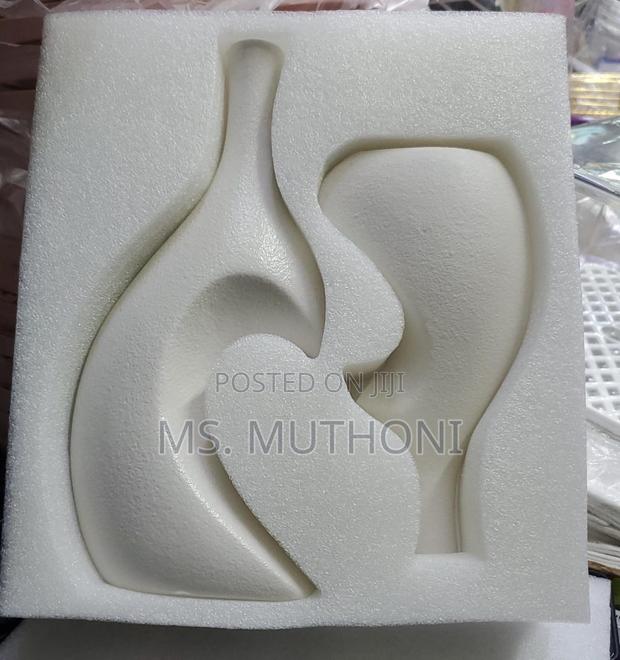 White Large Hollow Heart Vase Resin Now Available * - thumbnail 2