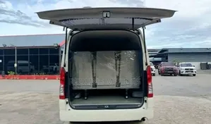Toyota HiAce 2018 White