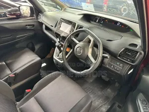 Nissan Serena 2018 Red