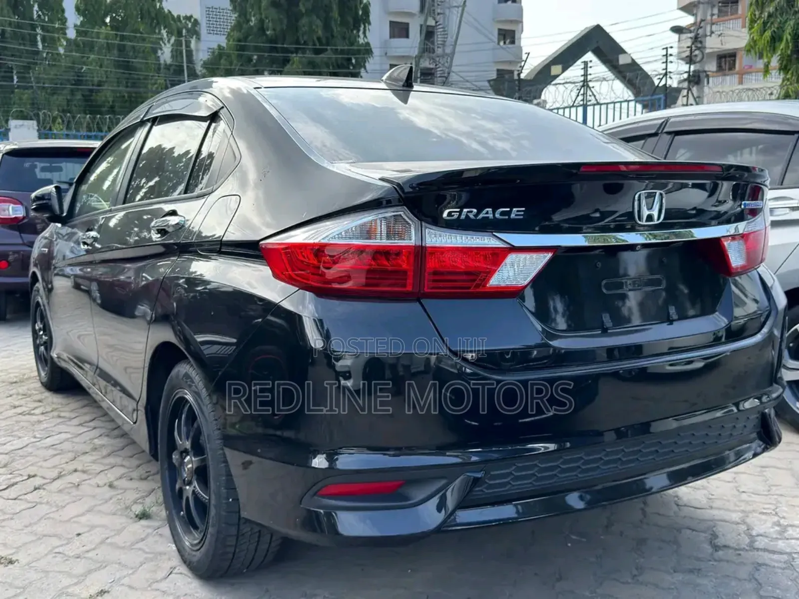Honda Grace 1.5 Hybrid AWD 2018 Matt Black