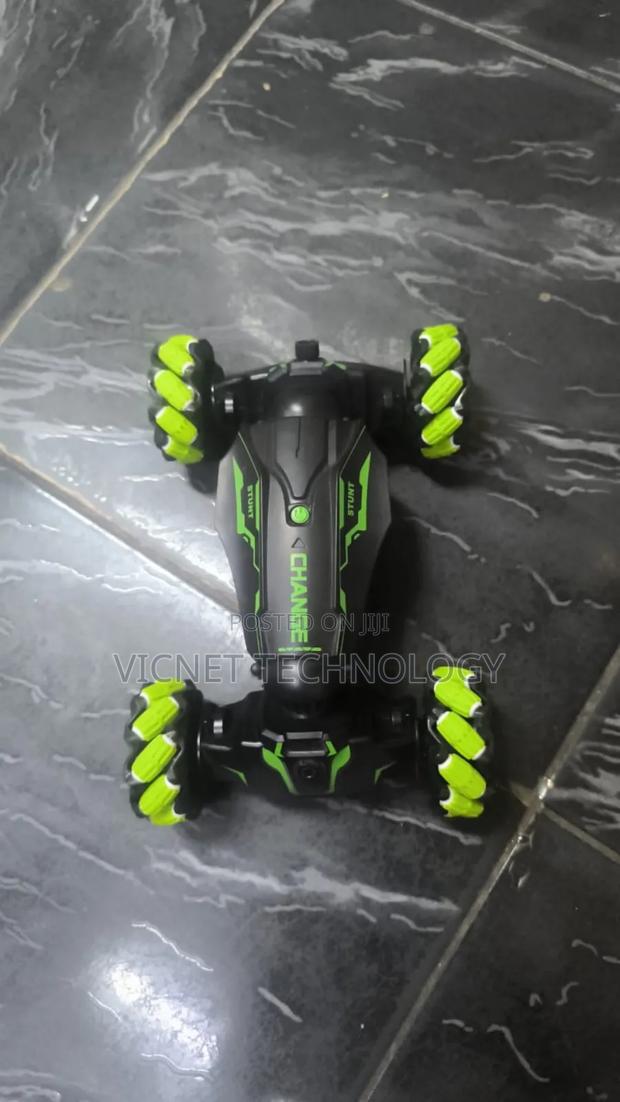 Remote Controlled Stunt Climbing Car - thumbnail 3