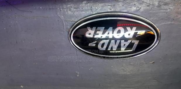 Land Rover Logo - main view