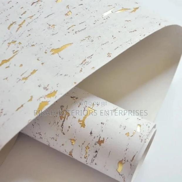 White and Gold Wallpaper - main view