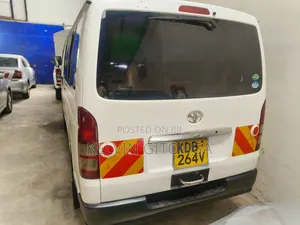Toyota HiAce 2015 White