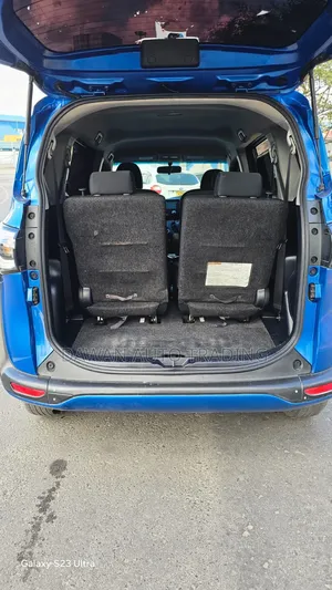 Toyota Sienta 2015 Blue