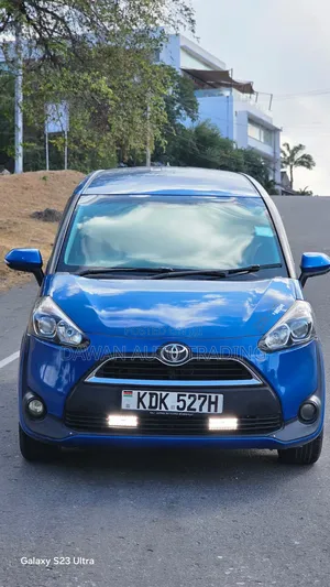 Toyota Sienta 2015 Blue