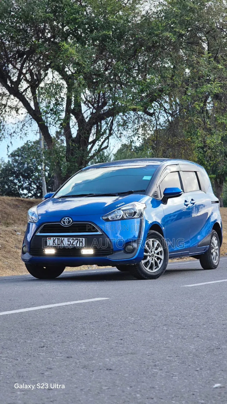 Toyota Sienta 2015 Blue