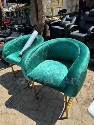 Green Velet Styling Manicure Chairs