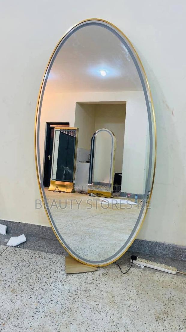 Eggshape Led Mirror for Barbershop and Salon