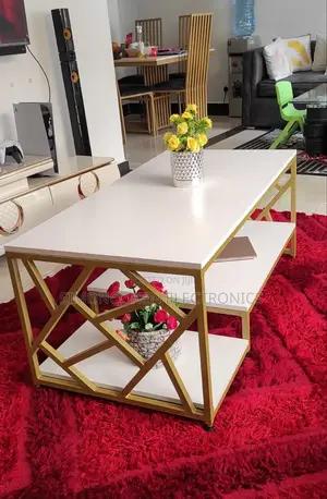Zippy Elegant Coffee Table
