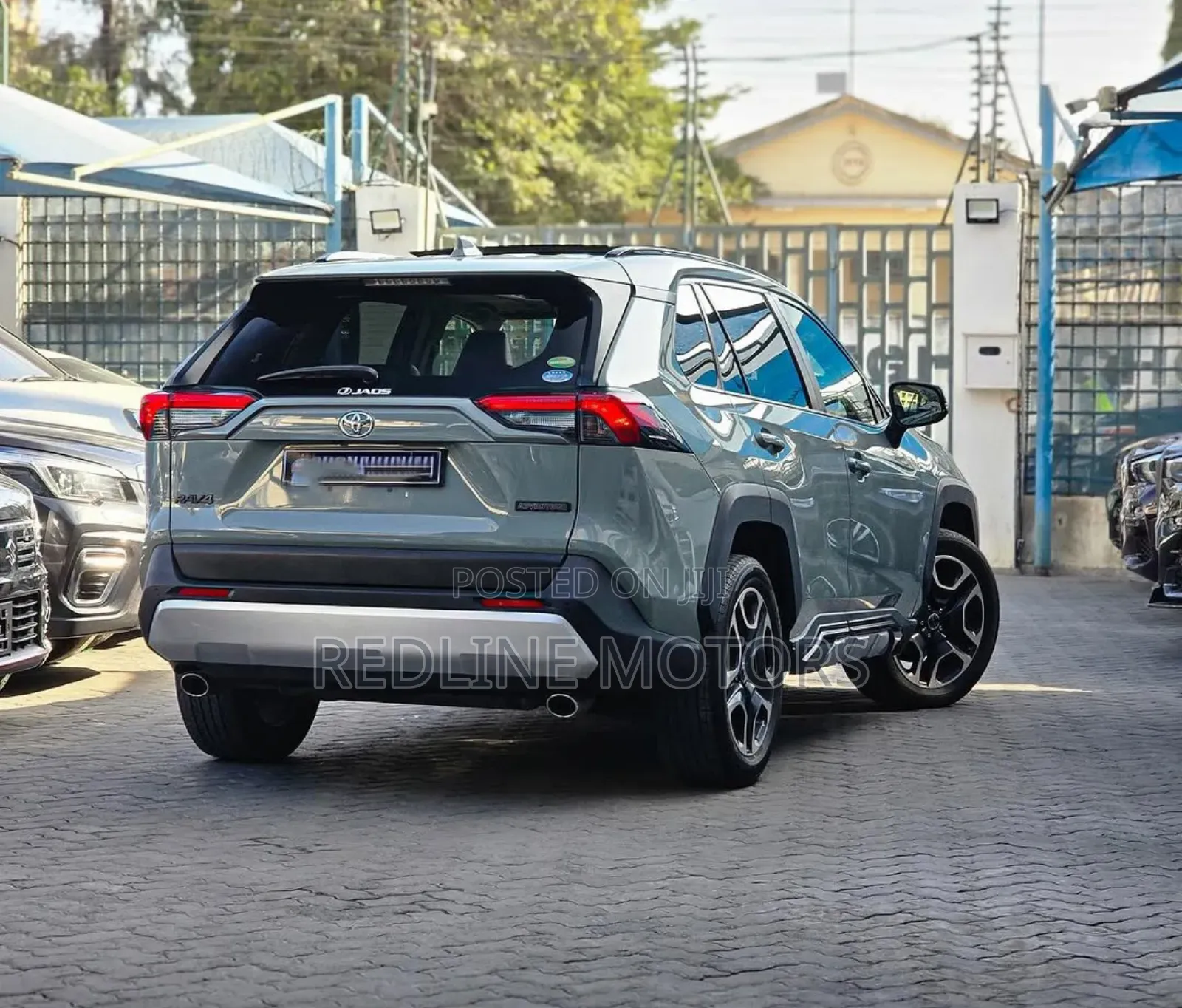 Toyota RAV4 XLE Premium AWD 2020 Green