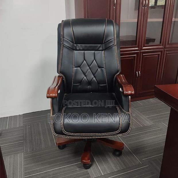 Office Chair: Executive Leather Office Chair - thumbnail 2