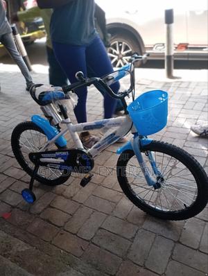 Unisex Kids Bicycle Size 20 With Training Wheels - main view