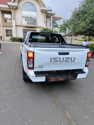 New Isuzu D-MAX 2025 White