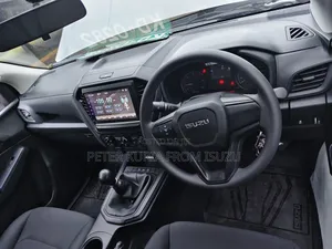 New Isuzu D-MAX 2025 White
