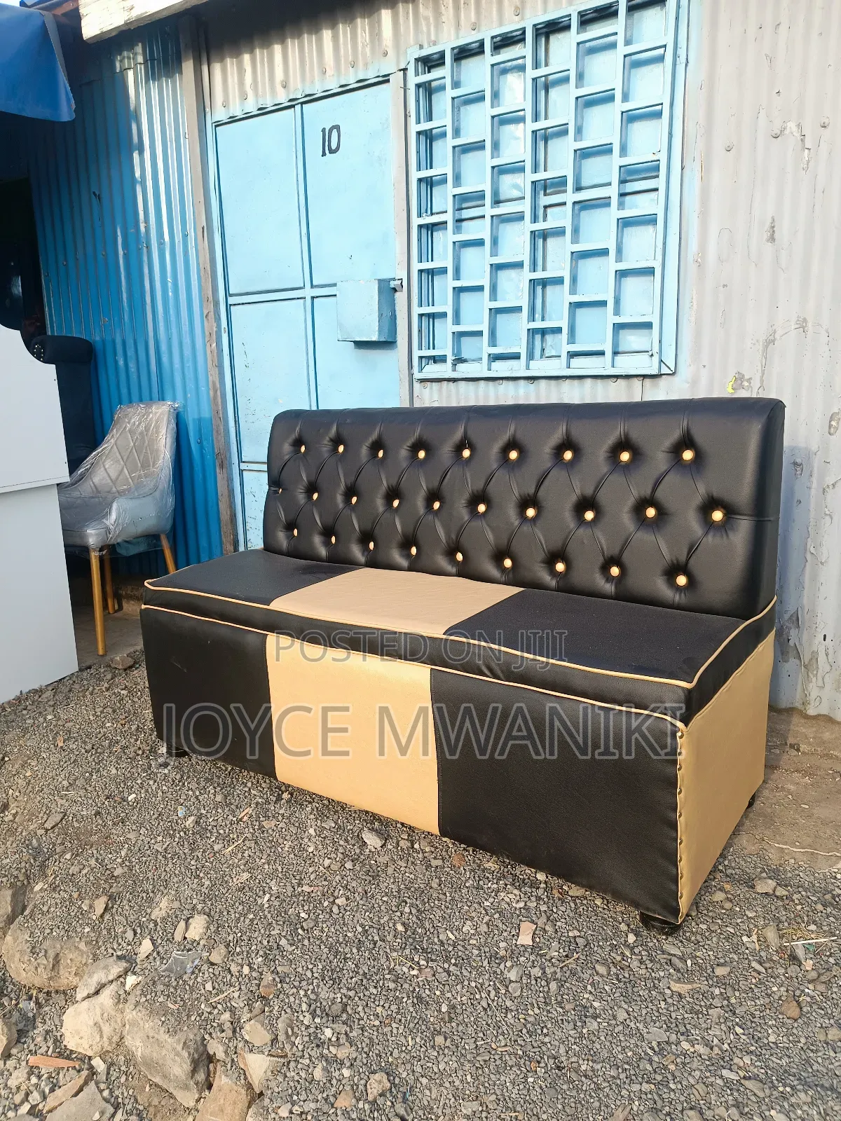 3 Seater Waiting, Black and Gold 