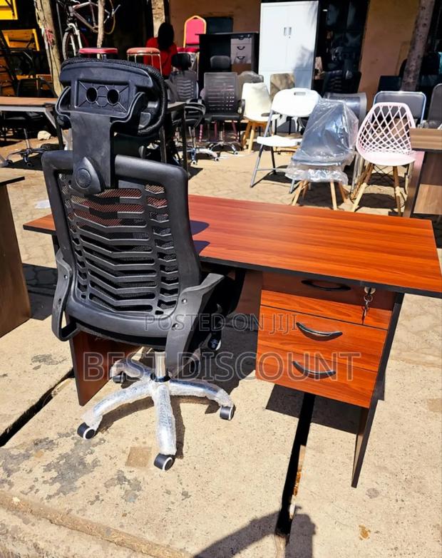 Table and Chairs - main view