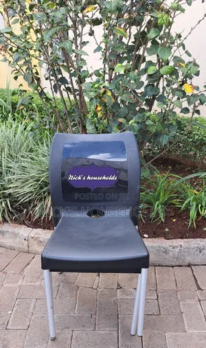Adults Plastic Chairs With Metal Tubing Legs in Stock