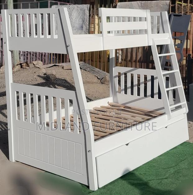 White Decker in Nairobi - main view