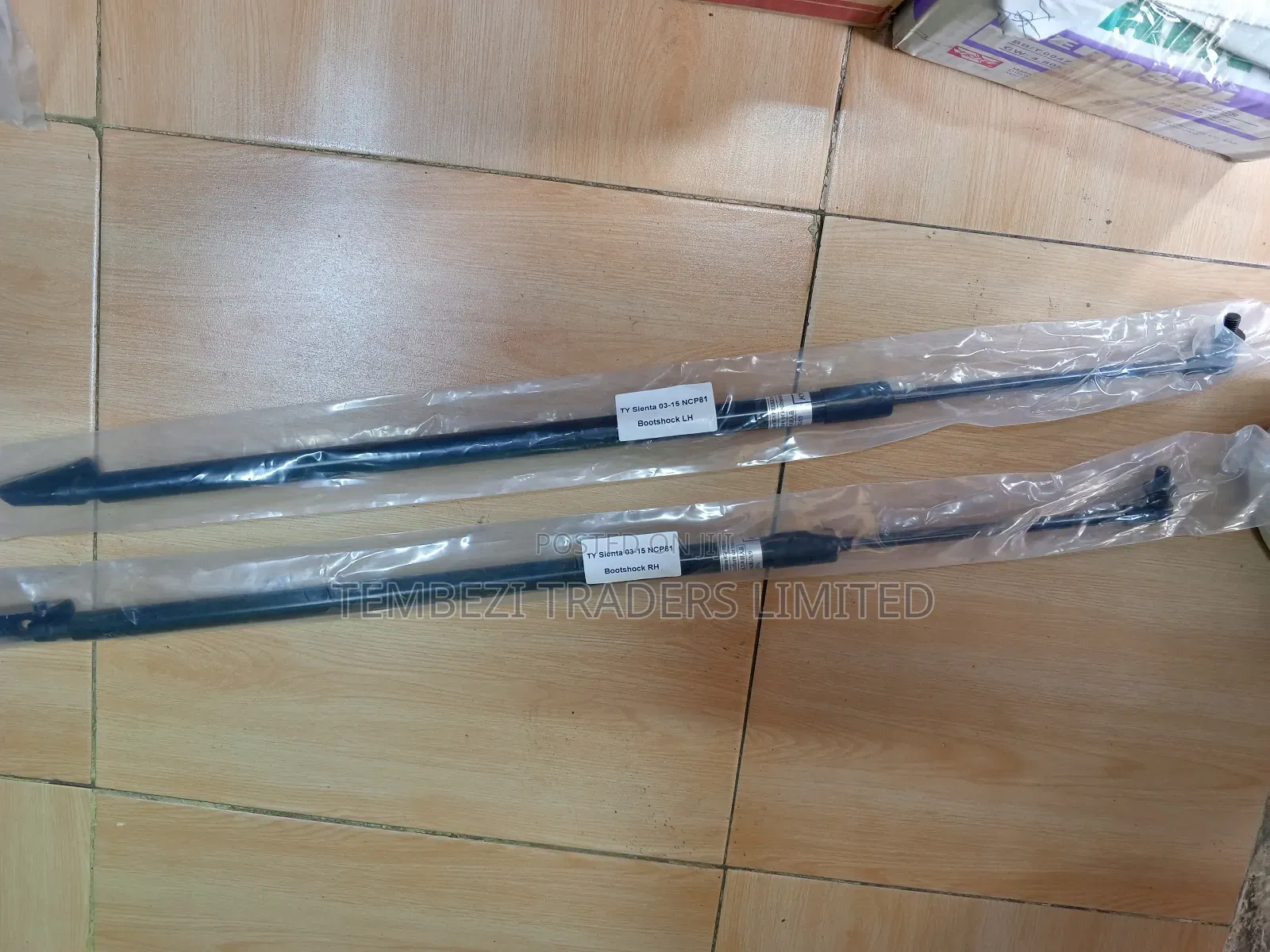 Boot Shocks Toyota Sienta