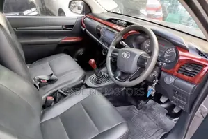 Toyota Hilux SR HI-Rider 2018 Gray