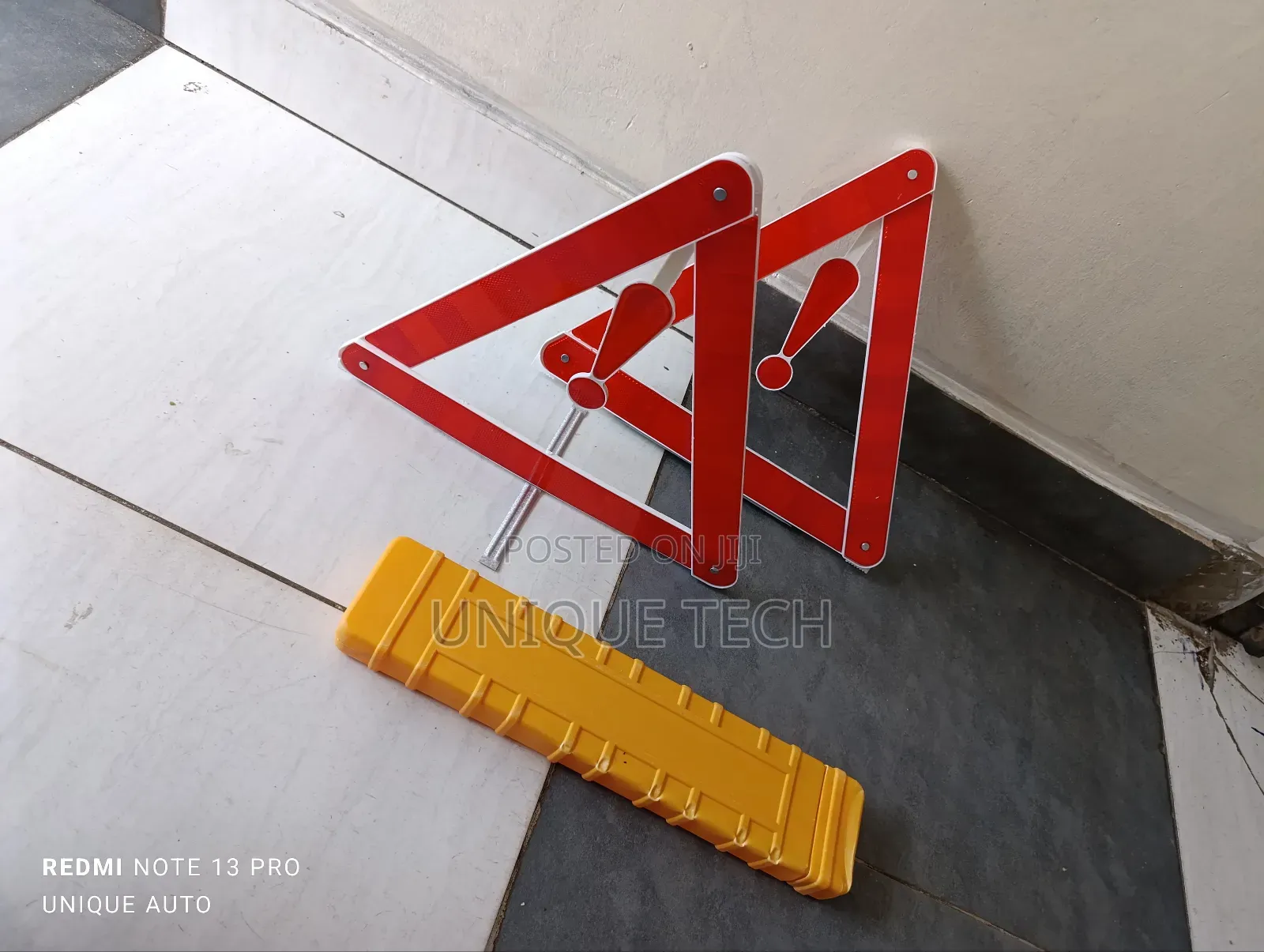 Bright Road Safety Sign, Foldable (Plastic Material)