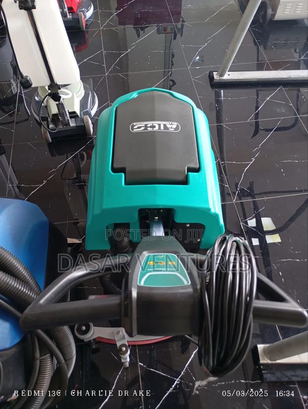 Automatic Floor Scrubber/ Carpet Cleaner - thumbnail 2