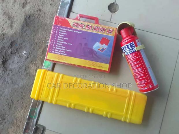 Safety Road Car Kit With 2 Foldable Life Savers