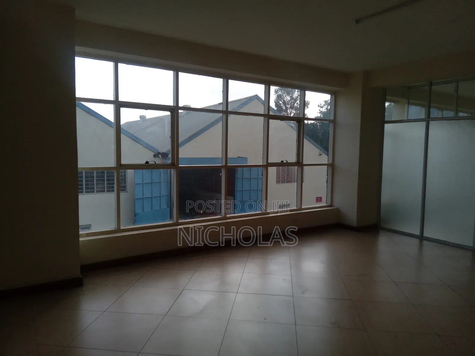 Showrooms, Warehouse and Offices Tolet