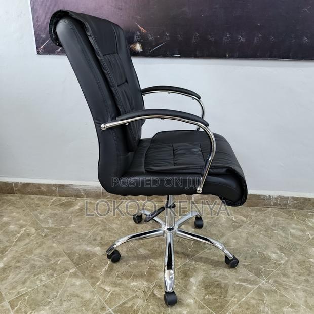 Office Chair: Black Leather Swivel Office Chair