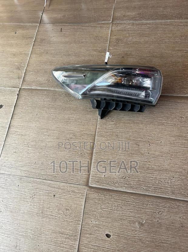 Harrier 2014 Taillamp Body Left - main view