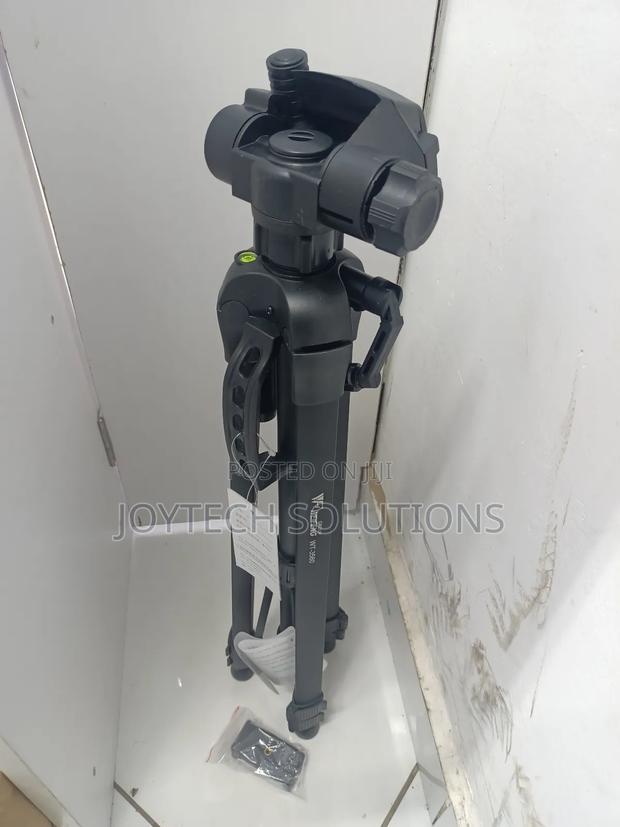 Light Weight Weifeng Wt-3560 Tripod. - thumbnail 2