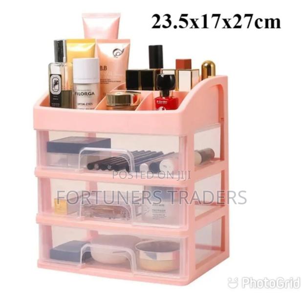 *Big Pretty Make Up Organiser With Many Compartments*