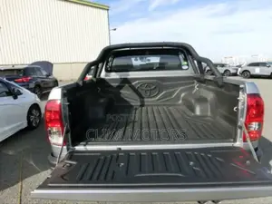 Toyota Hilux 2019 Silver